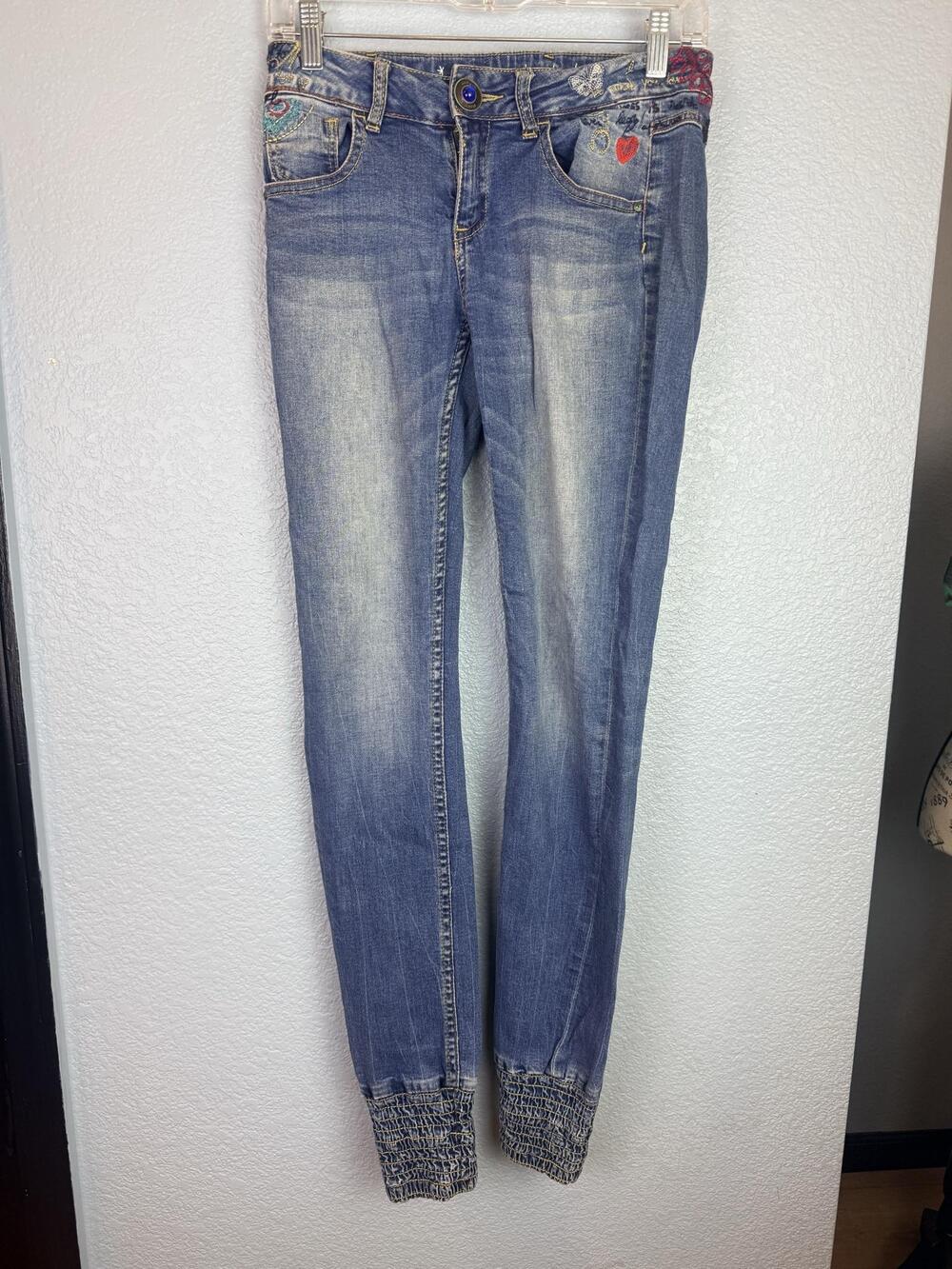 Desigual Jeans Womens 26 Blue Heart Embroidered Smocked Cuff Tapered Denim Pants